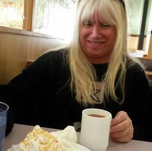 Meet your Posher, Deedee